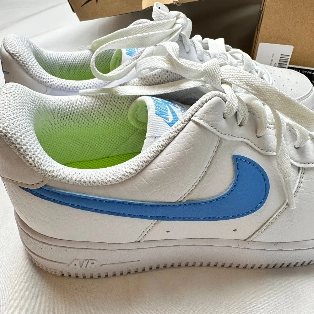 Nike Women's Air Force 1 '07 Shoe Size 8 w/Blue Swish - NEW